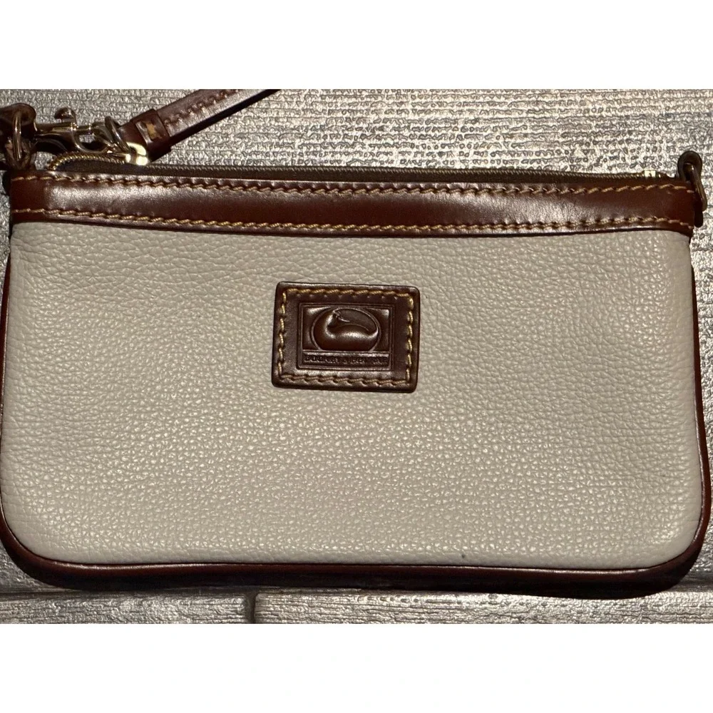 Dooney & Bourke Pebbled Leather Wristlet Cream Brown Duck Logo Wallet Clutch